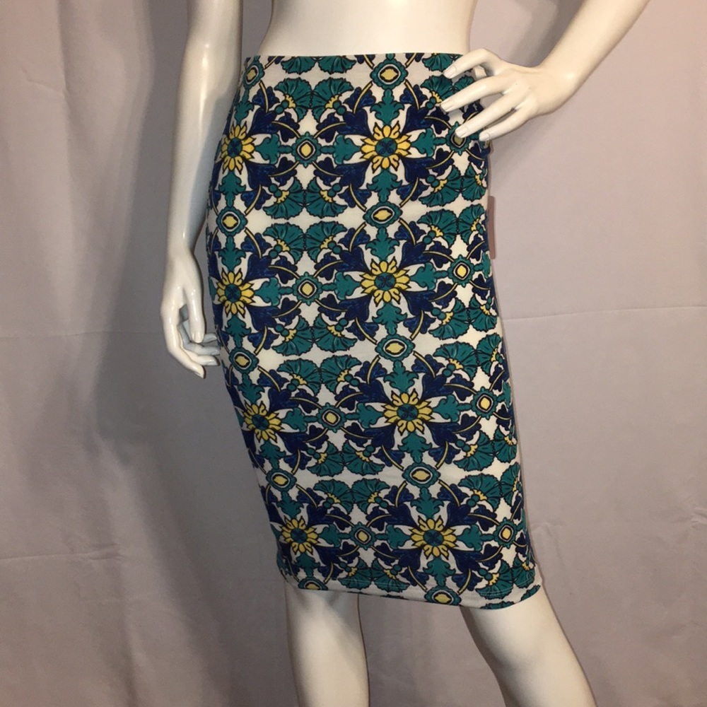 Forever 21 Contemporary Floral Tile Print Pencil Skirt S